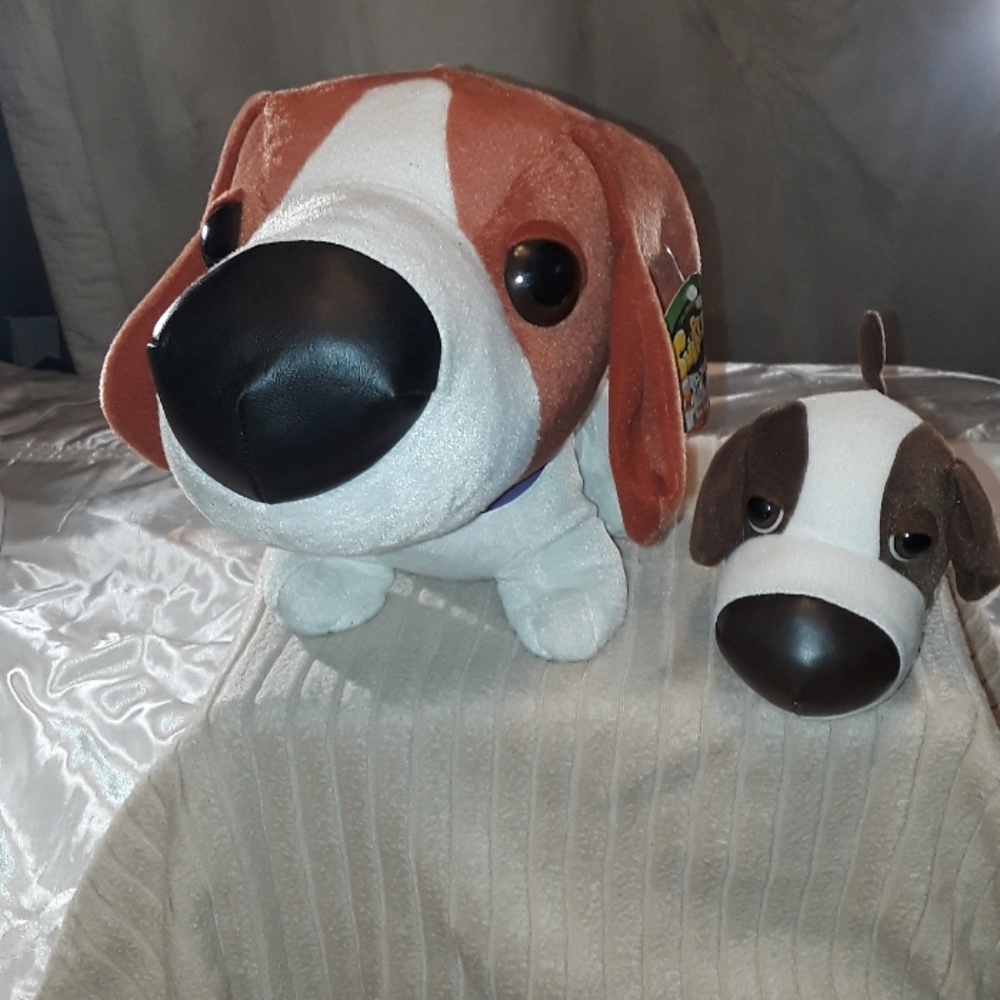 2 Beagles plush dogs